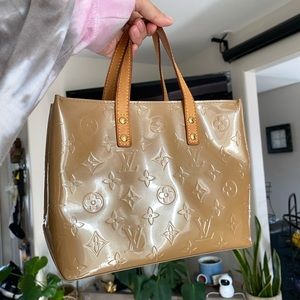 Louis Vuitton LV Hand Bag
ReadePM Beige Vernis